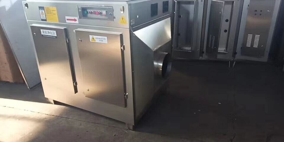 光解廢氣處理模塊無需惡臭氣體進行特殊的預(yù)處理，如加溫、加濕等，設(shè)備工作環(huán)境溫度在-30度~95度之間，濕度在30%~98%、PH值在2~13范圍均可正常工作，無需添加其他物質(zhì)及藥劑參與處理。