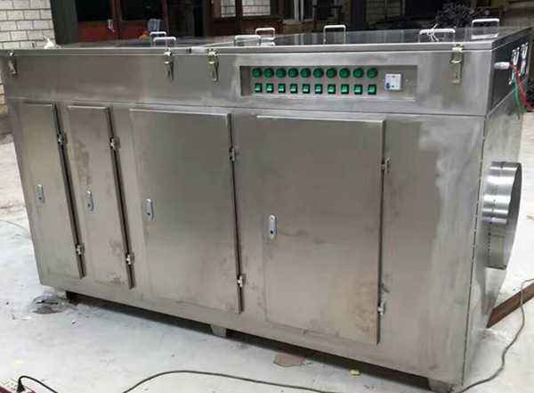 UV光解設(shè)備，是廢氣處理中比較常見的設(shè)備之一，成本低，占地面積小，能有效除臭。